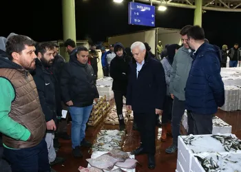 Bozbey’den hal esnafına müjde