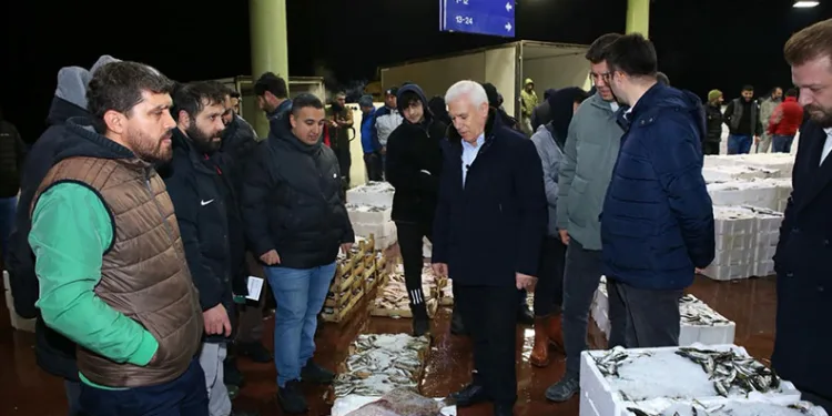 Bozbey’den hal esnafına müjde