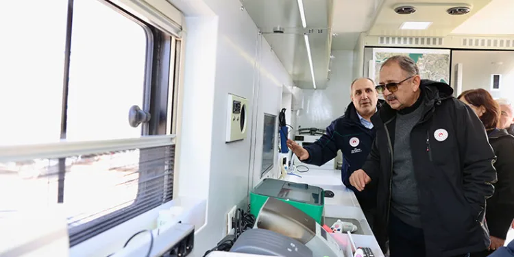 Özhaseki, maden sahasındaki laboratuvarları inceledi