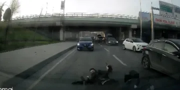 Metrelerce sürüklenip altına otomobilin girdi