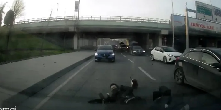 Metrelerce sürüklenip altına otomobilin girdi