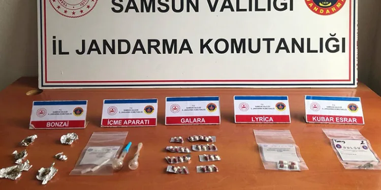 Evlerinde uyuşturucu ele geçen 2 kişi yakalandı