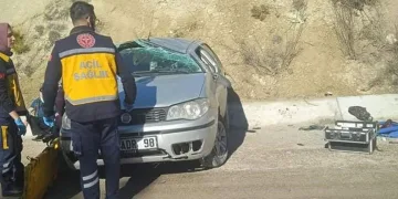 Yoldan çıkan otomobil şarampole savruldu: 2 yaralı