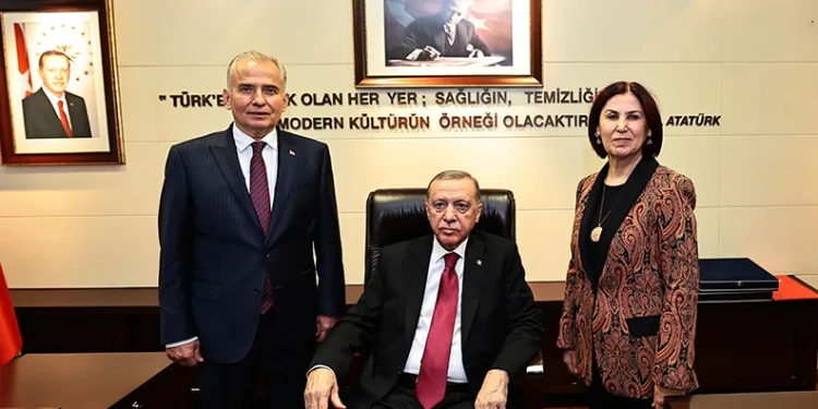 Cumhurbaşkanı Erdoğan’dan Başkan Zolan’a ziyaret