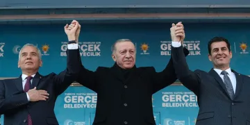 “Adaylarımız kentin altını üstüne getiriyor”