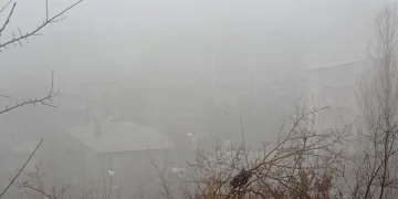 Hakkari’de karla karışık yağmur ve sis etkili oluyor