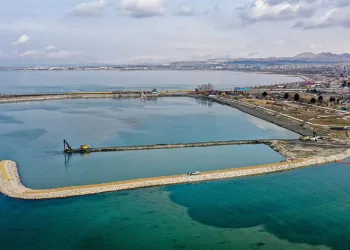 Van Gölü’nden 1 milyon 600 bin metreküp dip çamuru çıkarıldı