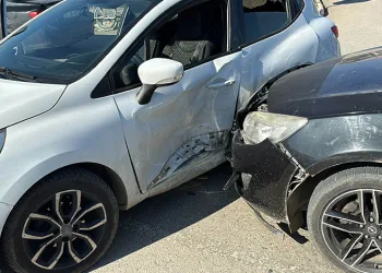Kavşakta kaza yaptılar