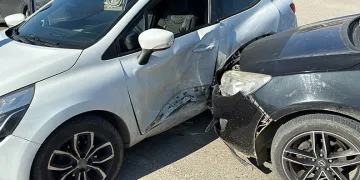 Kavşakta kaza yaptılar