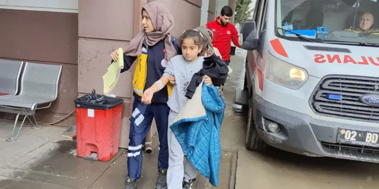 Öğrenciler yedikleri kekten zehirlendi