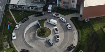 Eşini ve 2 kızını silahla öldürüp kayıplara karıştı