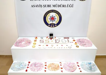 Kendini polis olarak tanıtıp 1 milyonluk vurgun yaptı