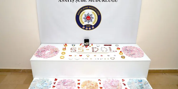 Kendini polis olarak tanıtıp 1 milyonluk vurgun yaptı