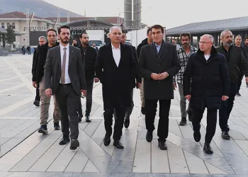 Efkan Ala’dan Osmangazi Meydanı’na tam not