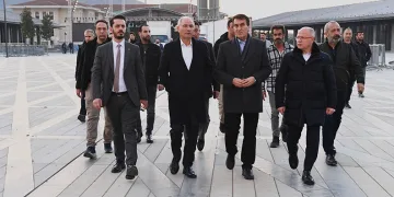 Efkan Ala’dan Osmangazi Meydanı’na tam not