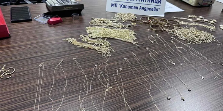 Tedirginliği altın kaçakçısını ele verdi