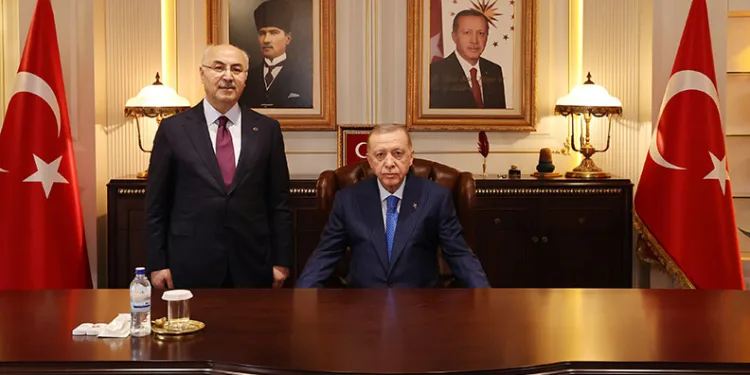 Cumhurbaşkanı Erdoğan Adana Valiliğini ziyaret etti