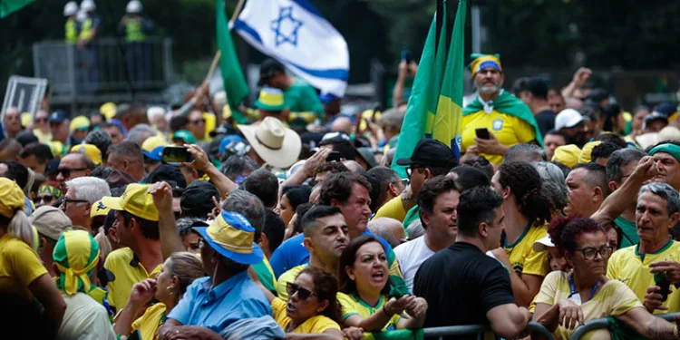 Brezilya’da eski Devlet Başkanı Bolsonaro’nun destekçileri sokağa indi