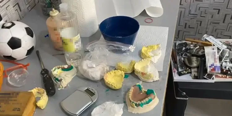 Sahte doktor evini diş kliniğine çevirdi