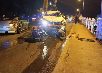 Kızgın sürücü köprüden nehre uçtu