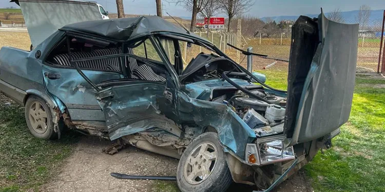 Kastamonu’da iki otomobil çarpıştı: 3 yaralı