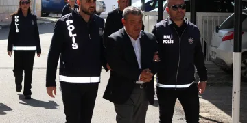 KKTC’de eski Bakan Kemal Dürüst ve eşi hakim karşısına çıktı