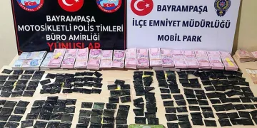 Şüpheli araçtan uyuşturucu ve yüklü miktarda para çıktı