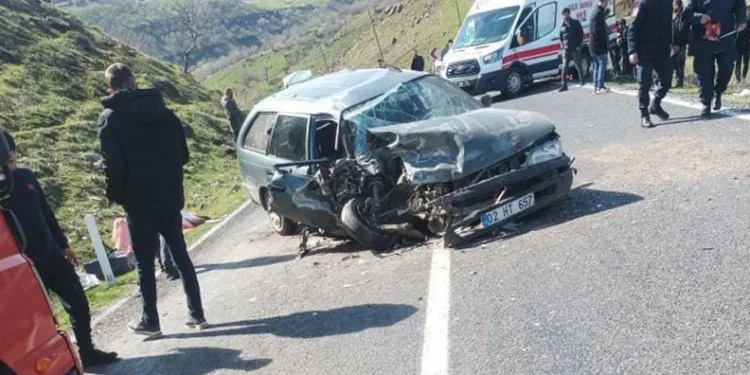 Diyarbakır’da iki otomobil kafa kafaya çarpıştı: 1 ölü, 3 yaralı