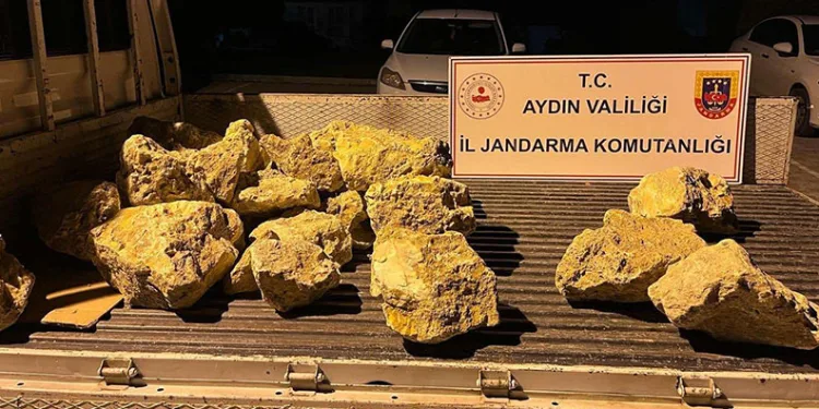 Kuşadası’nda 2 tonluk süs havuzunu çaldılar
