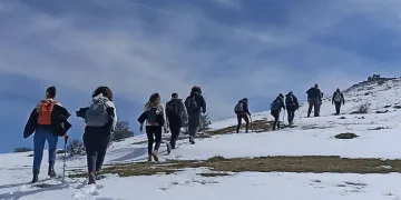 Karlar altında 14 kilometrelik yürüyüş