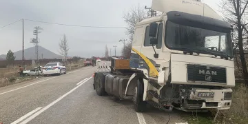 Karaman’da tır otomobile arkadan çarptı: 1 yaralı