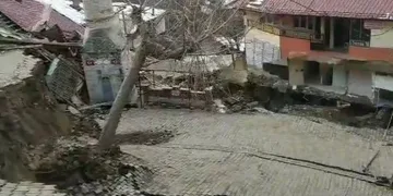 Tokat’ta minaresi düşen cami tamamen yıkıldı