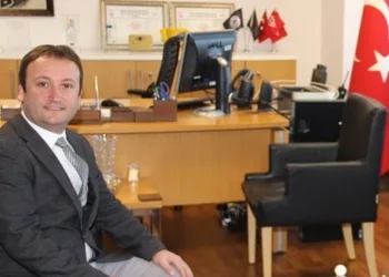 Müdür evinde vurulmuş halde bulundu