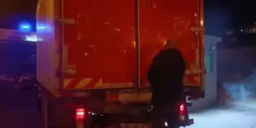 İzmir polisi yüklü miktarda uyuşturucu ele geçirdi
