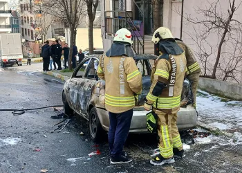 Tartıştığı komşusunu önce bıçakladı sonra arabasını yaktı