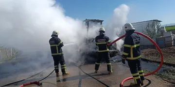 Seyir halindeki kepçe cayır cayır yandı