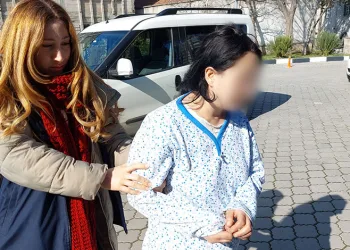 Tartıştığı erkek arkadaşını bıçakla ağır yaraladı