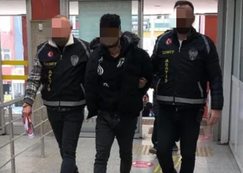 Husumetlisini topuklarından vurdu