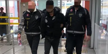 Husumetlisini topuklarından vurdu