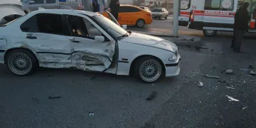 İki aracın karıştığı kazada 1 kişi yaralandı