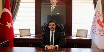İlçe kaymakamı evinde ölü bulundu