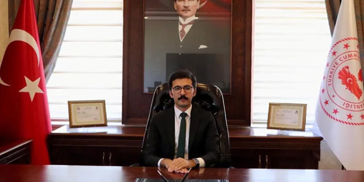 İlçe kaymakamı evinde ölü bulundu