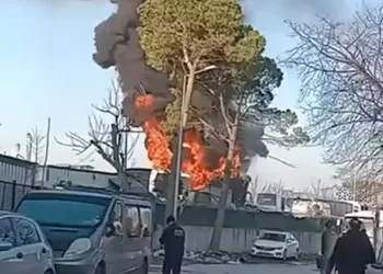 Bursa’da park halindeki otobüs alev alev yandı