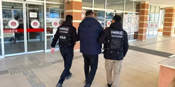 Uyuşturucudan hapis cezası olan şahıs tutuklandı