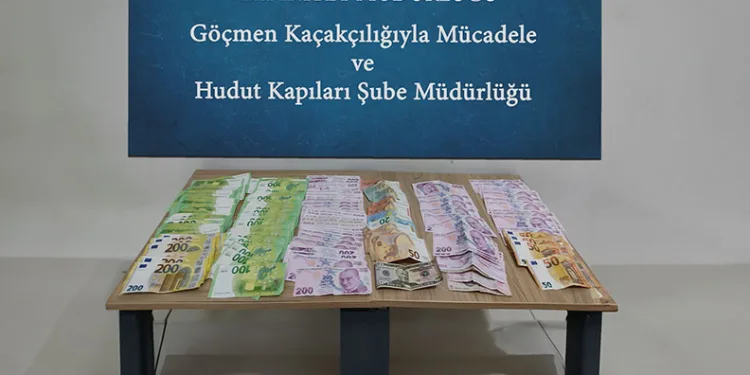 Göçmen kaçakçılarında 625 bin TL değerinde para yakalandı