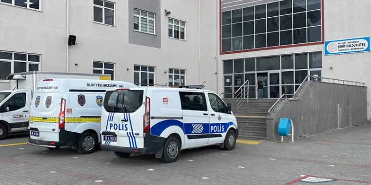 Tartıştığı öğretmeni okulda tabancayla yaraladı
