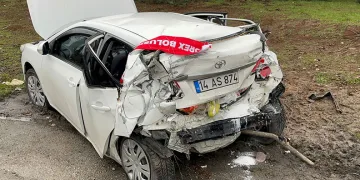 Kırmızı ışıkta kamyon dehşeti: 3 yaralı