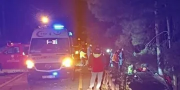 Otomobil ağaca çarptı: 1 ölü