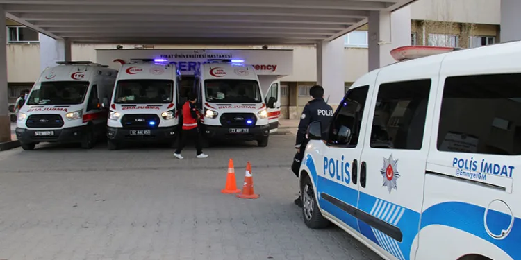 Elazığ’da kıraathaneye silahlı saldırı: 2 yaralı