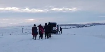 Malazgirt’te tipiden dolayı araçlar yolda kaldı